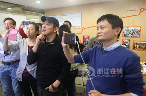 李連杰現(xiàn)身阿里巴巴，助陣雙十一。