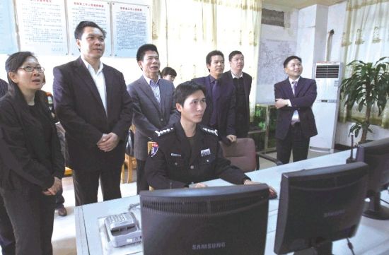 國家民政部農(nóng)村社區(qū)驗收評估組對南海區(qū)農(nóng)村社區(qū)建設(shè)進行檢查驗收。