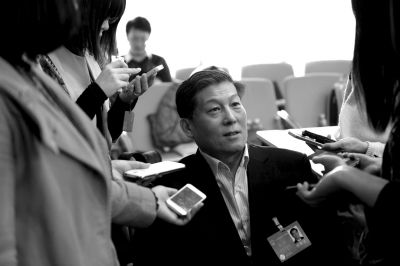 昨天，北京市高院院長(zhǎng)慕平接受媒體采訪。京華時(shí)報(bào)記者張斌攝