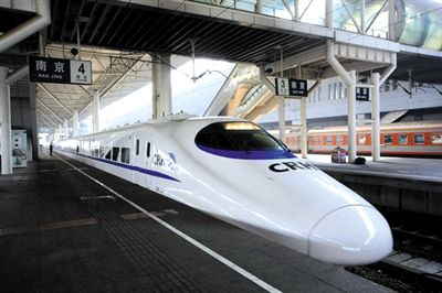 　白皮車 動車，高鐵基本全白色