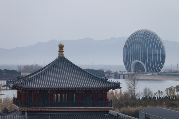 　因APEC會議籌備，雁棲湖景區(qū)于10月25日關(guān)閉至11月14日重新開放。 劉行喆 澎湃資料