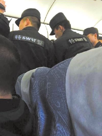特警登機(jī)處理。