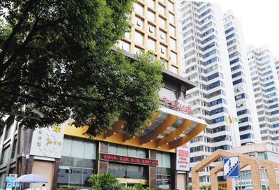 衡陽官員趙安民與之保持聯系，并邀約女子在這家酒店房間見面。