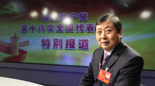 十八大代表，江蘇省江陰市華西村黨委書記、華西集團(tuán)董事長吳協(xié)恩