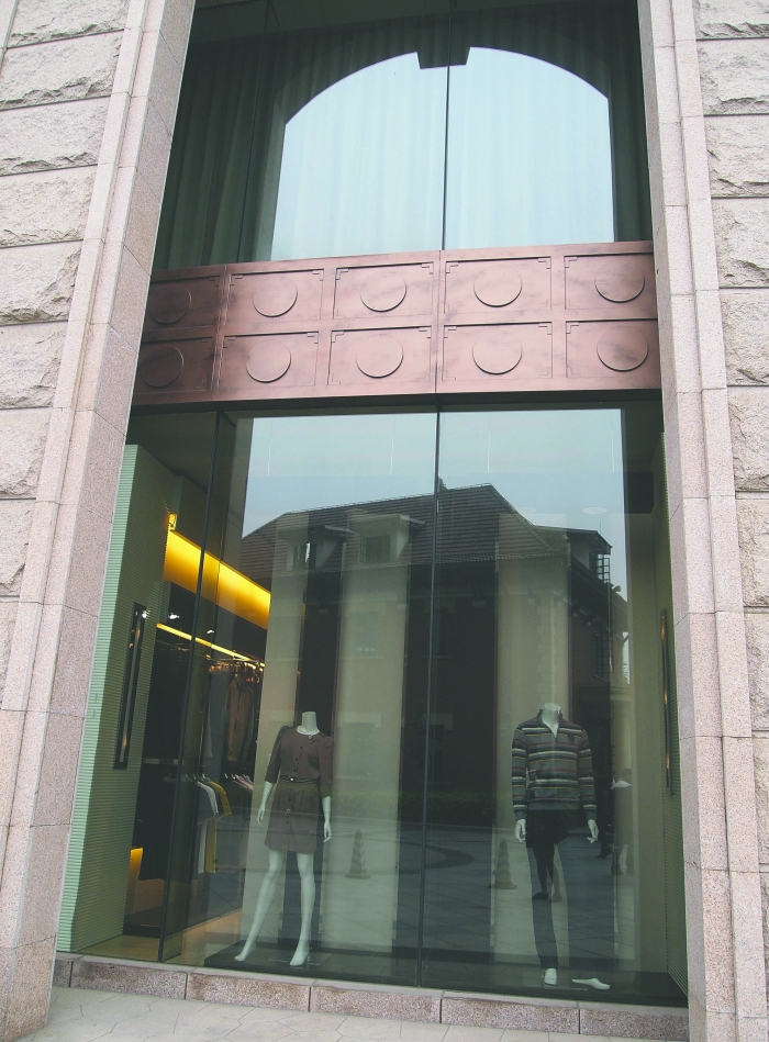 成都新東方千禧大酒店內(nèi)，曾銷售假冒LV產(chǎn)品的店鋪