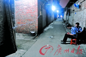 事發(fā)出租屋前拉起了警戒線，警方正在現(xiàn)場調(diào)查。記者陳楓攝