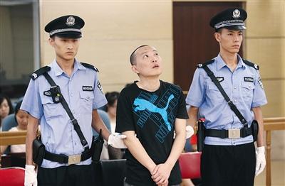 陳曉鵬在西城法院受審。記者 尹亞飛 攝