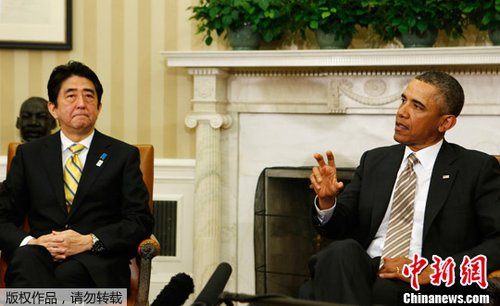 　正在美國訪問的日本首相安倍晉三2月22日在白宮與奧巴馬進(jìn)行首次會晤。