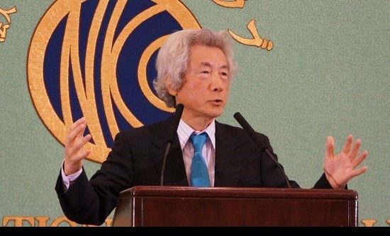 日本前首相小泉純一郎11月12日發(fā)表演說，支持安倍晉三對中國強硬，并鼓動其參拜靖國神社。