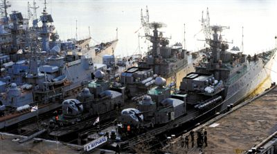 4月1日，?？吭诳死锩讈喨咚雇胁柕能娕灒渲幸灿袨蹩颂m海軍軍艦。