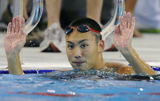 日本著名的游泳選手富田尚彌25歲在參加仁川亞運(yùn)會(huì)期間，偷盜了韓國(guó)記者的照相機(jī)。