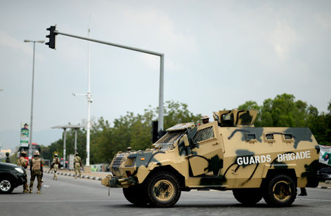 近日，尼軍警加強了對首都區(qū)的安保。 李涼 攝