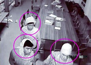 印度警方15日說(shuō)，當(dāng)局已確認(rèn)涉嫌輪奸七旬修女的部分嫌疑人身份，正懸賞10萬(wàn)盧比（約1500美元）通緝
