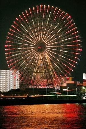 圖為該地晚上的夜景。