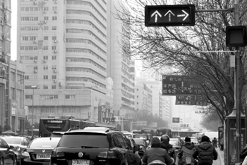 新交規(guī)“黃恐”引發(fā)擁堵？ 這個(gè)真的有！
