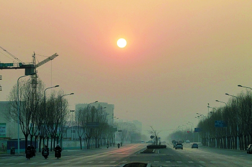昨日天空放晴，雖然天還不是那么藍(lán)，但也給大家?guī)砗眯那椤? complete=