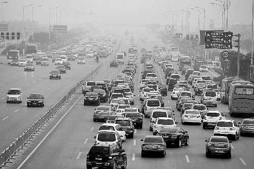 回程車量激增，中州大道車流量大。