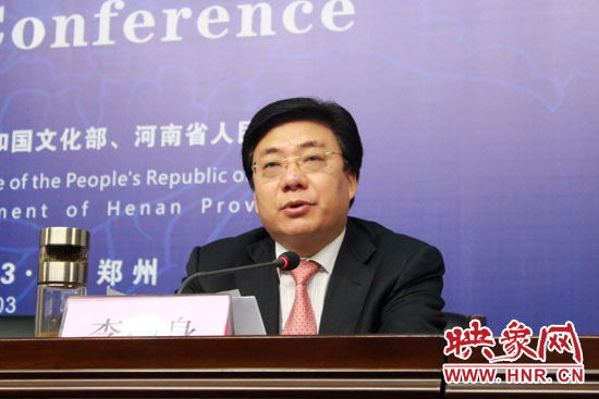 洛陽(yáng)市市長(zhǎng)李柳身發(fā)表熱情洋溢的旅游推介詞。