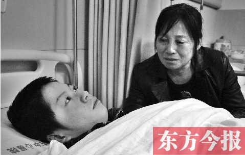 15歲的兒子被毆打成重傷，巨額醫(yī)療費(fèi)成了曲新苗女士難以跨越的坎兒