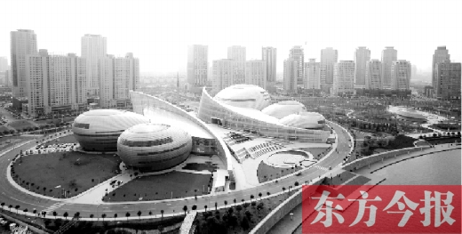 隨著鄭州經(jīng)濟(jì)的發(fā)展，鄭州的城市建設(shè)也煥發(fā)出勃勃生機(jī)