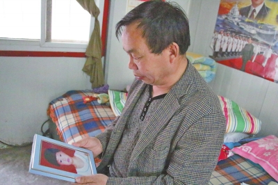 每次想起自己3歲小孫女的無辜離世，老高都深深地悔恨自己交友不慎