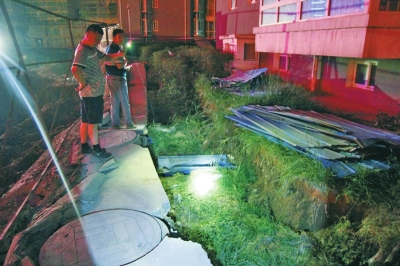 塌方、移位地點(diǎn)距離大樓主體近之又近