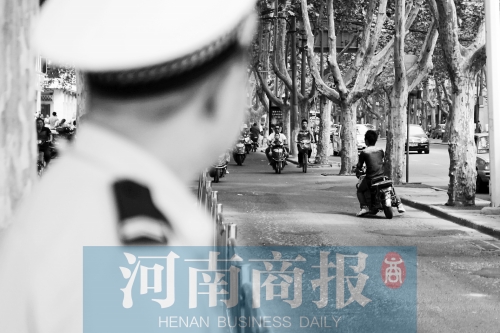 有警察，趕緊掉頭！