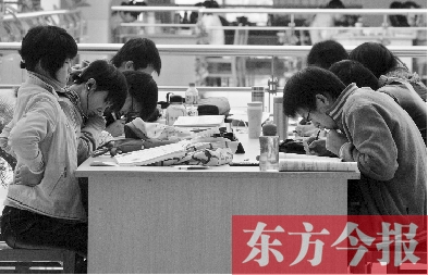 專家認(rèn)為，內(nèi)地高校對(duì)學(xué)生創(chuàng)造性、自主性的培養(yǎng)不及港校