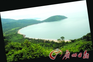 長(zhǎng)長(zhǎng)的沙灘海岸。