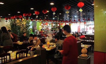 來(lái)到四川,不吃火鍋就對(duì)不起這片火辣辣的土地。