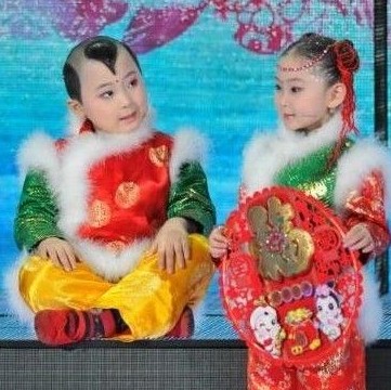鄧鳴賀(左)在春晚上。