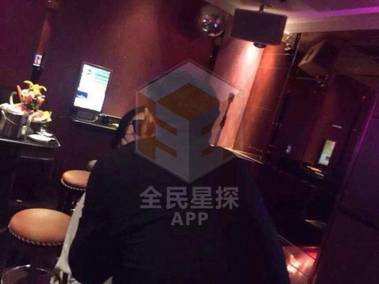 網(wǎng)絡(luò)曝光的田源激吻照，田源稱是角度問(wèn)題