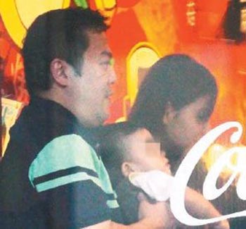 韋汝曾未婚生子，后嫁入豪門