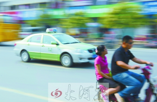 街頭的出租車數(shù)量,直接影響著市民出行。