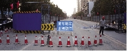桐柏路西側(cè)，圍擋內(nèi)已經(jīng)不允許汽車(chē)通行。