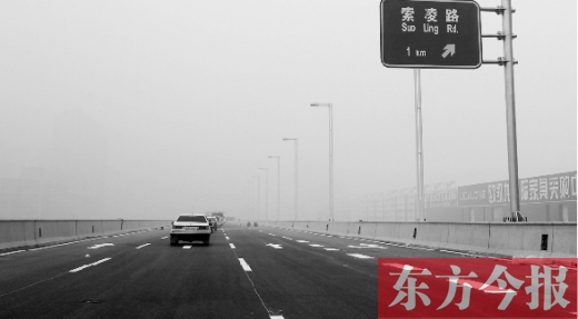 昨天上午，東方今報記者跟隨鄭州市交巡警部門，提前探路已具備通車條件的鄭州市三環(huán)快速路