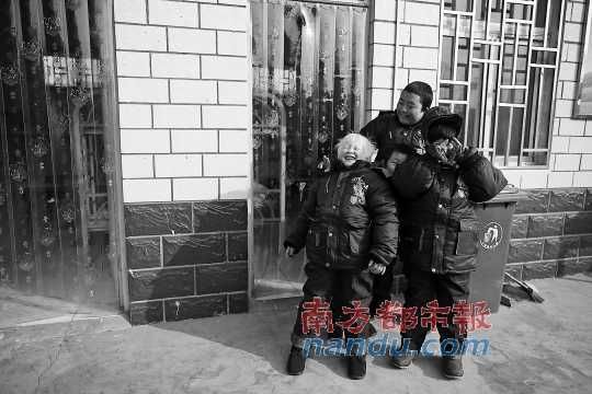 少不更事的孤兒被送往開封市福利院。