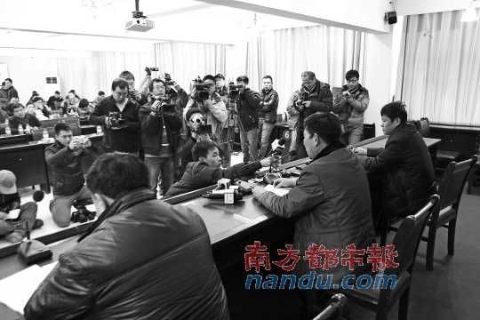 5日下午，河南蘭考縣召開新聞發(fā)布會，就民辦收養(yǎng)所火災事故公開回應。