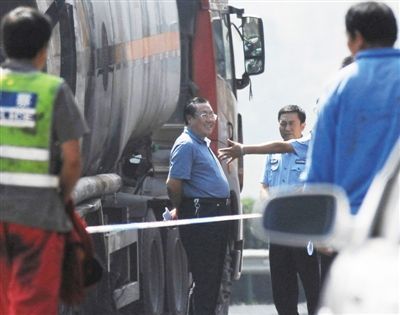 陜西“表哥”楊達才在車禍現(xiàn)場。資料圖