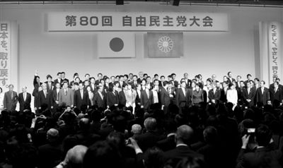 3月17日，日本自民黨黨員在東京出席自民黨年度大會。新華社發(fā)