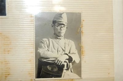 韓國(guó)媒體5月23日還公布了日本老兵松本正義當(dāng)年在軍隊(duì)服役的圖片。