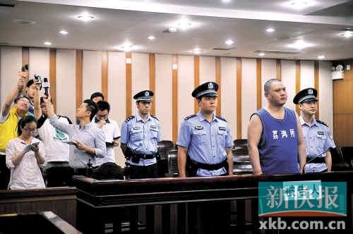廣州市民政局民間組織管理局稽查處原處長(zhǎng)李軍犯猥褻兒童罪，被判處有期徒刑4年。記者 孫毅/攝