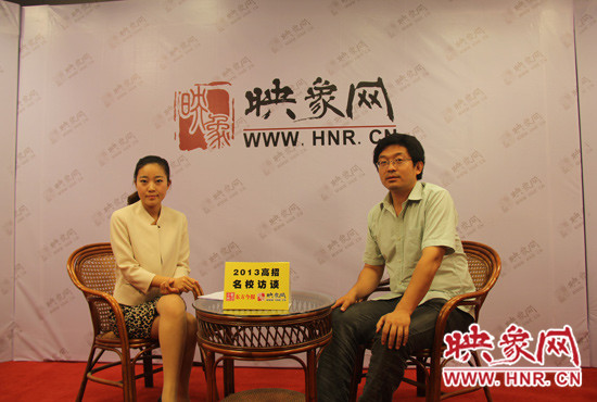 　6月23日，清華大學(xué)河南招生組組長謝旭東做客映象網(wǎng)“2013高招名校訪談”節(jié)目