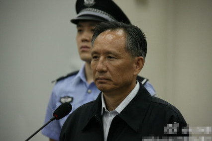 庭審現(xiàn)場的張曙光。