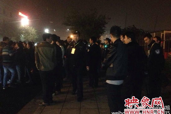 11月1日深夜，鄭州鄭東新區(qū)夜總會(huì)“皇家一號(hào)”被查處。網(wǎng)友供圖
