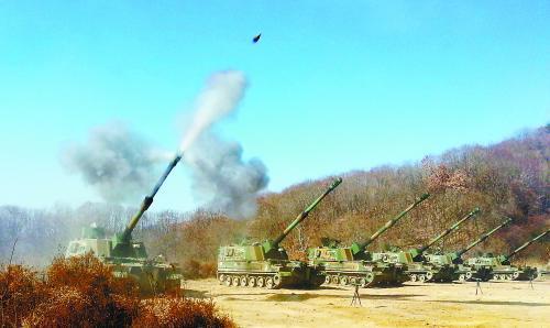延坪島炮擊事件3周年之際，朝韓間口水仗不斷。圖為韓軍21日舉行應(yīng)對(duì)挑釁訓(xùn)練。