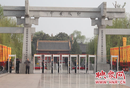 大典入口安檢嚴(yán)格。