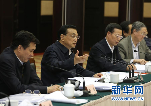 月28日，中共中央政治局常委、國(guó)務(wù)院總理李克強(qiáng)在重慶主持召開(kāi)座談會(huì)