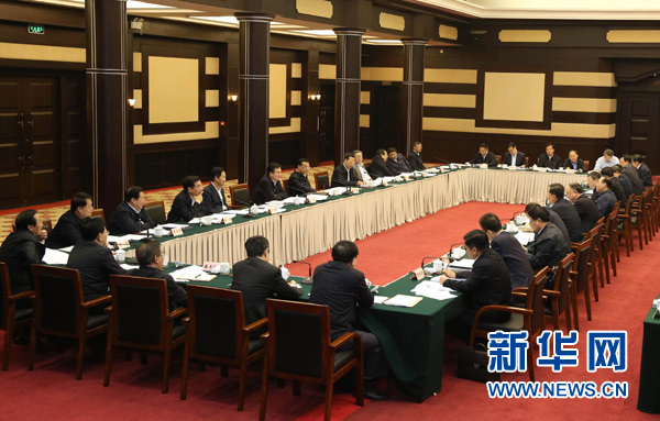 4月28日，中共中央政治局常委、國(guó)務(wù)院總理李克強(qiáng)在重慶主持召開(kāi)座談會(huì)