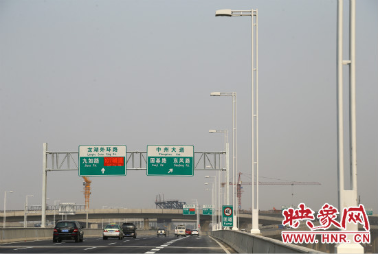市民可通過(guò)北三環(huán)快速路高架橋直達(dá)東區(qū)。